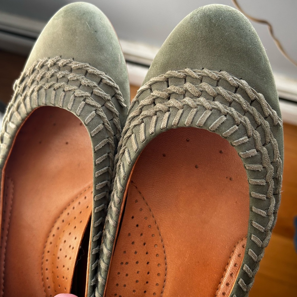 LL Bean Women's Green Suede Flats